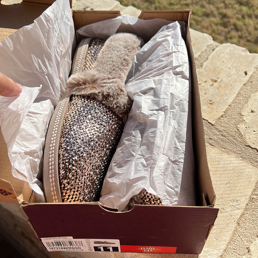 NEW Skechers Women’s Cozy Campfire Dream Glam Slippers Rose Gold, Size 1… - Picture 11 of 12